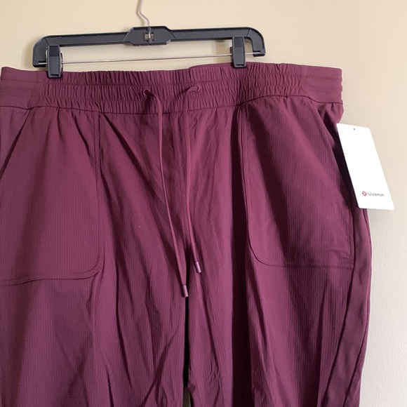 Lululemon Beyond The Studio Jogger - Picture 4 of 8